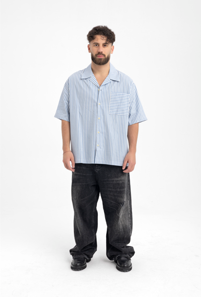 Men’s Vertical Stripe Short-Sleeve Shirt – Relaxed Fit with Contrast Pocket